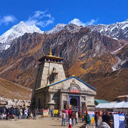Kedarnath Temple with the Himalayan mountains during the Kedarnath Tour Package From Vadodara pilgrimage in Uttarakhand